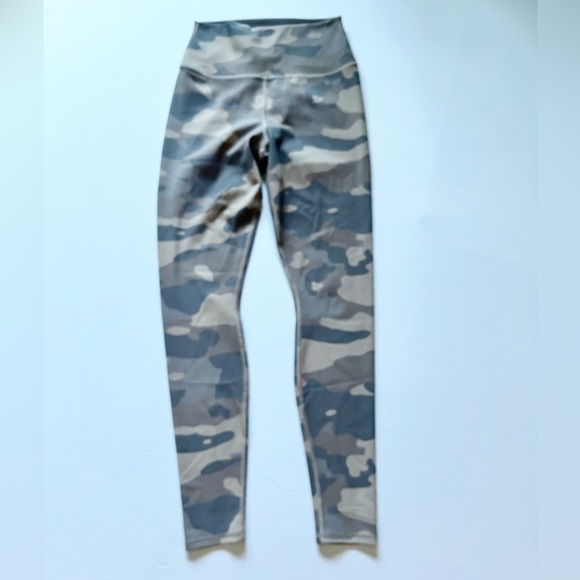 ALO Yoga Camo Leggings - Brown and Tan - Picture 5 of 9
